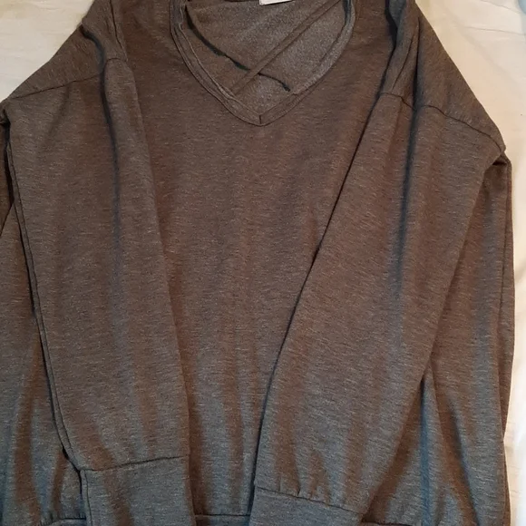 トップス Cherish Oversized Sweatshirt Cherish | Tops | Cross Front Sweatshirt Bundle And Save